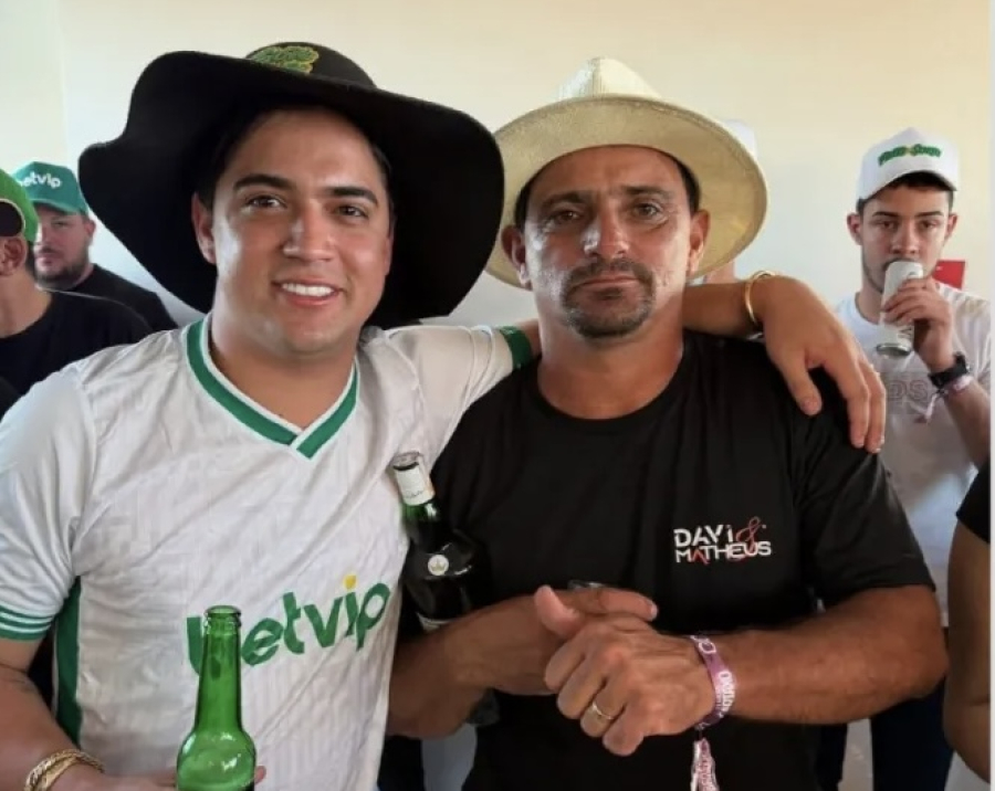 Pai de Natanzinho Lima, Fiote, foge de pergunta sobre política 