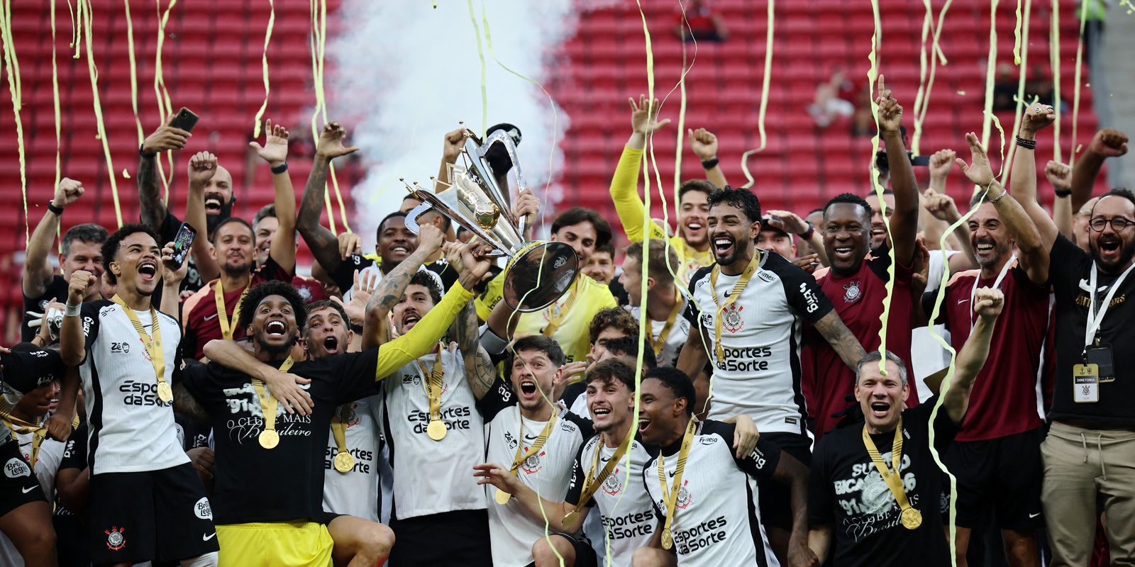 Corinthians vence Flamengo e é bicampeão da Supercopa Rei