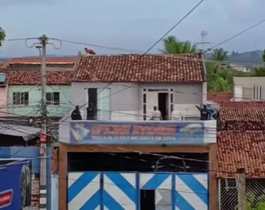 Homem mata pai e tios e em seguida é morto pela PM