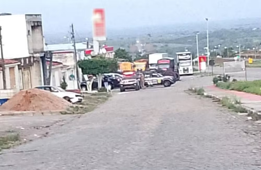 Cumprimento de mandados de prisão e busca termina com homem morto em Frei Paulo