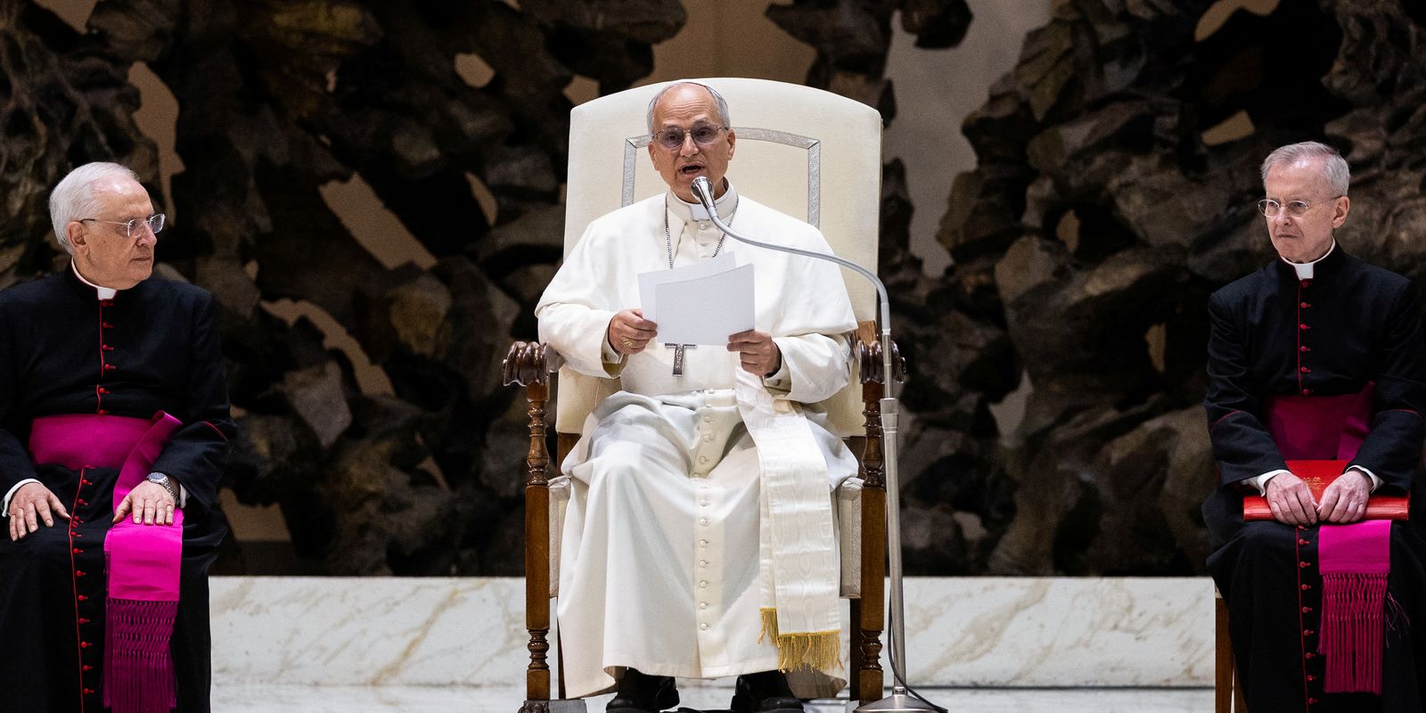 Papa Leão chama guerra no Oriente Médio de "escândalo" para humanidade