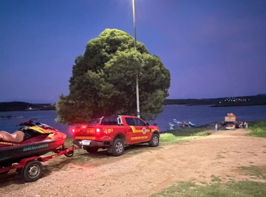 Bombeiros iniciam buscas por um jovem desaparecido após afogamento no Rio São Francisco em Gararu