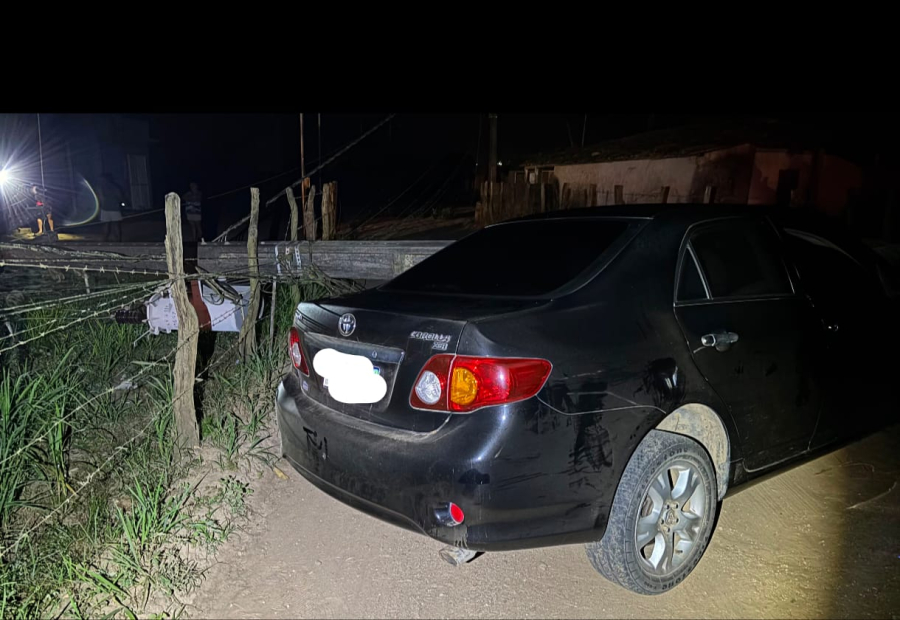 Carro bate em poste e deixa povoado Gameleira sem energia em Campo do Brito