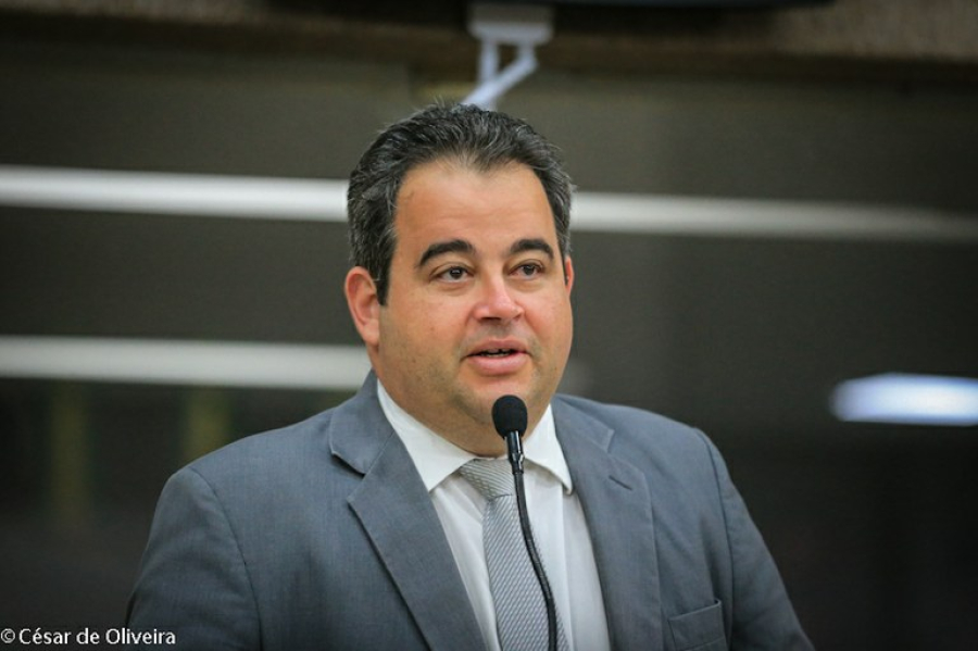 Líder da gestão na Câmara de Vereadores de Aracaju contraria Emília Corrêa e votará em Fábio Mitidieri para o governo