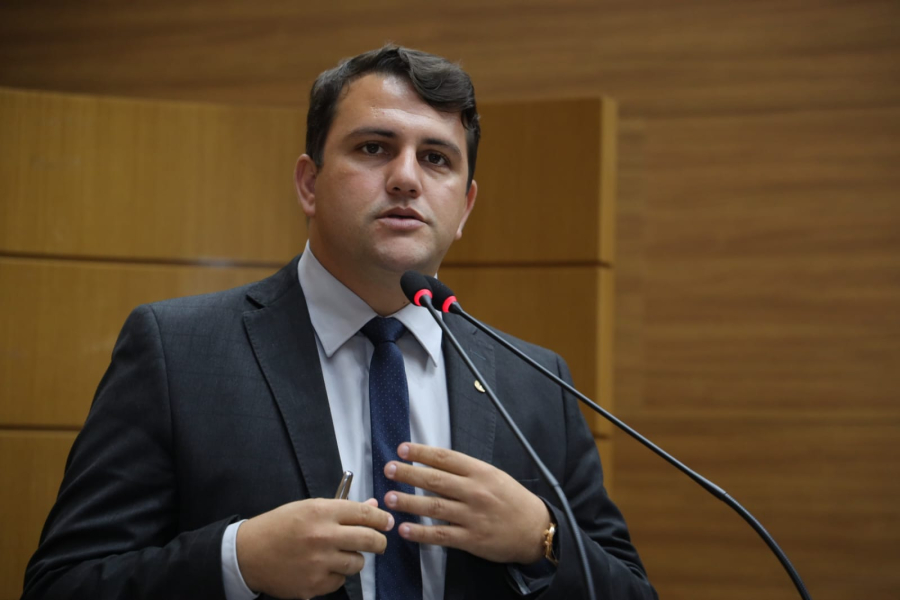 Deputado Marcos Oliveira é criticado após gravar vídeo irônico sobre protetora da causa animal em Itabaiana