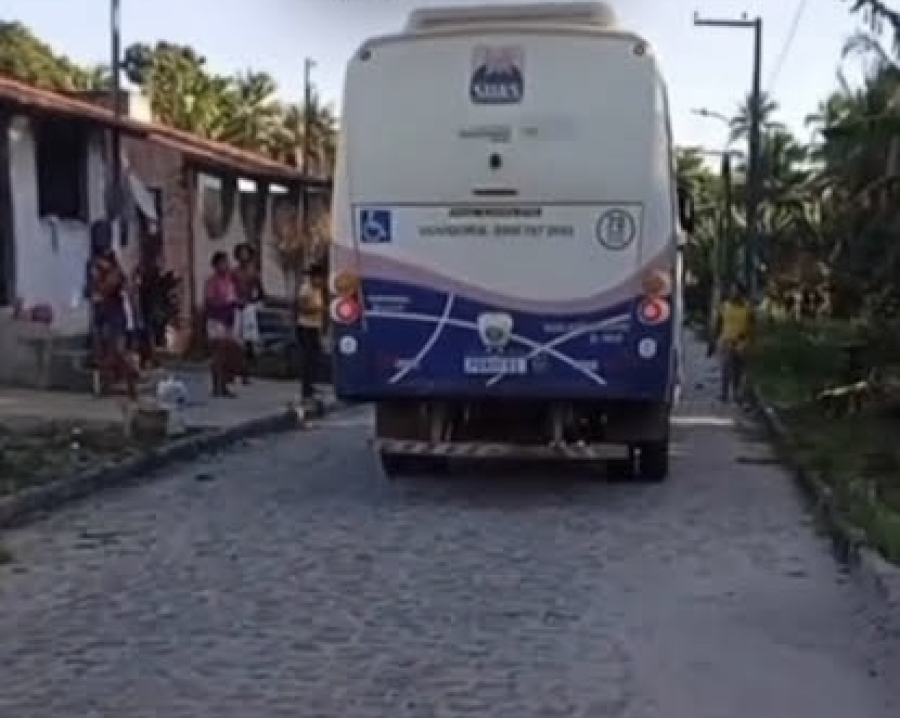 Tragédia em Indiaroba: criança de 3 anos morre após cair de ônibus e ser atropelada