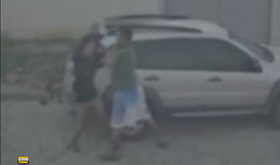 Mulher é agredida e sofre tentativa de estupro na porta de casa em Aracaju