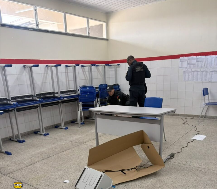 Mulher tenta danificar urna e agride policiais durante votação em Japoatã