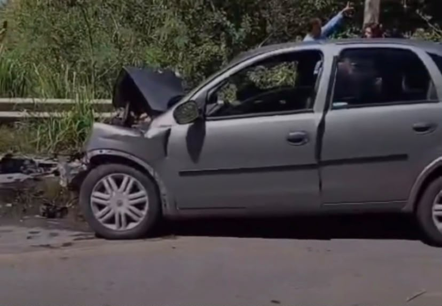 Dois carros batem de frente na BR-235 nesta sexta-feira 
