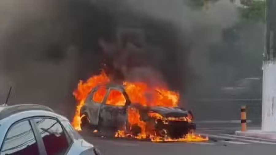 Motorista consegue escapar de incêndio em veículo na Zona Sul de Aracaju