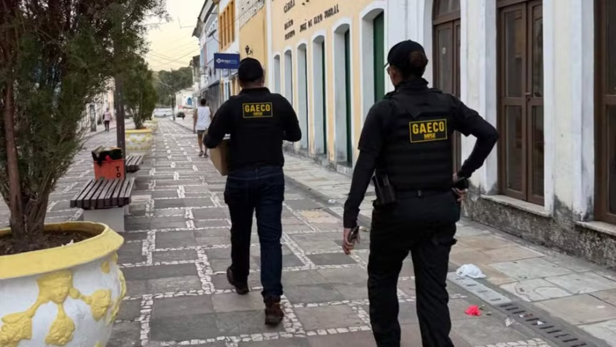MPSE cumpre mandados de busca e apreensão em investigação sobre peculato e associação criminosa em Aracaju e Laranjeiras