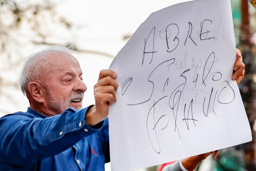 Lula anuncia ofício ao TSE abrindo sigilo dele e de cinco filhos e exigindo o mesmo de Flávio Bolsonaro