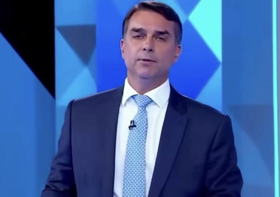 Flávio pede desculpas após chamar Lula de 9 dedos: Peço desculpa de verdade. Não queria te ofender”